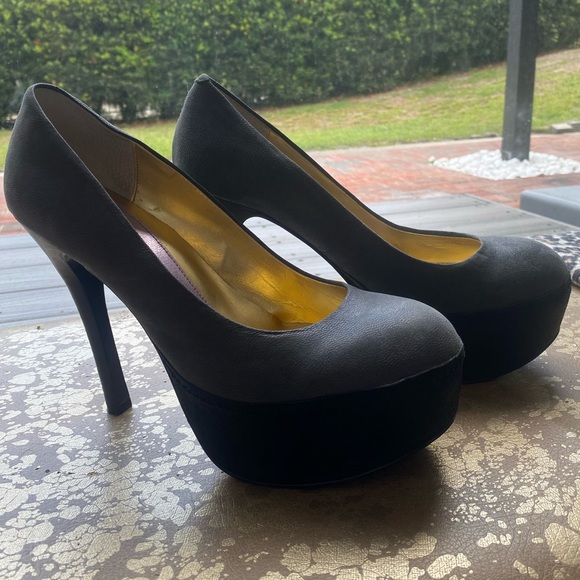 Hale’ Bob “Vero Cuoio” platform pump. Gray& black soft leather upper. Size 8 1/2 - Picture 8 of 13